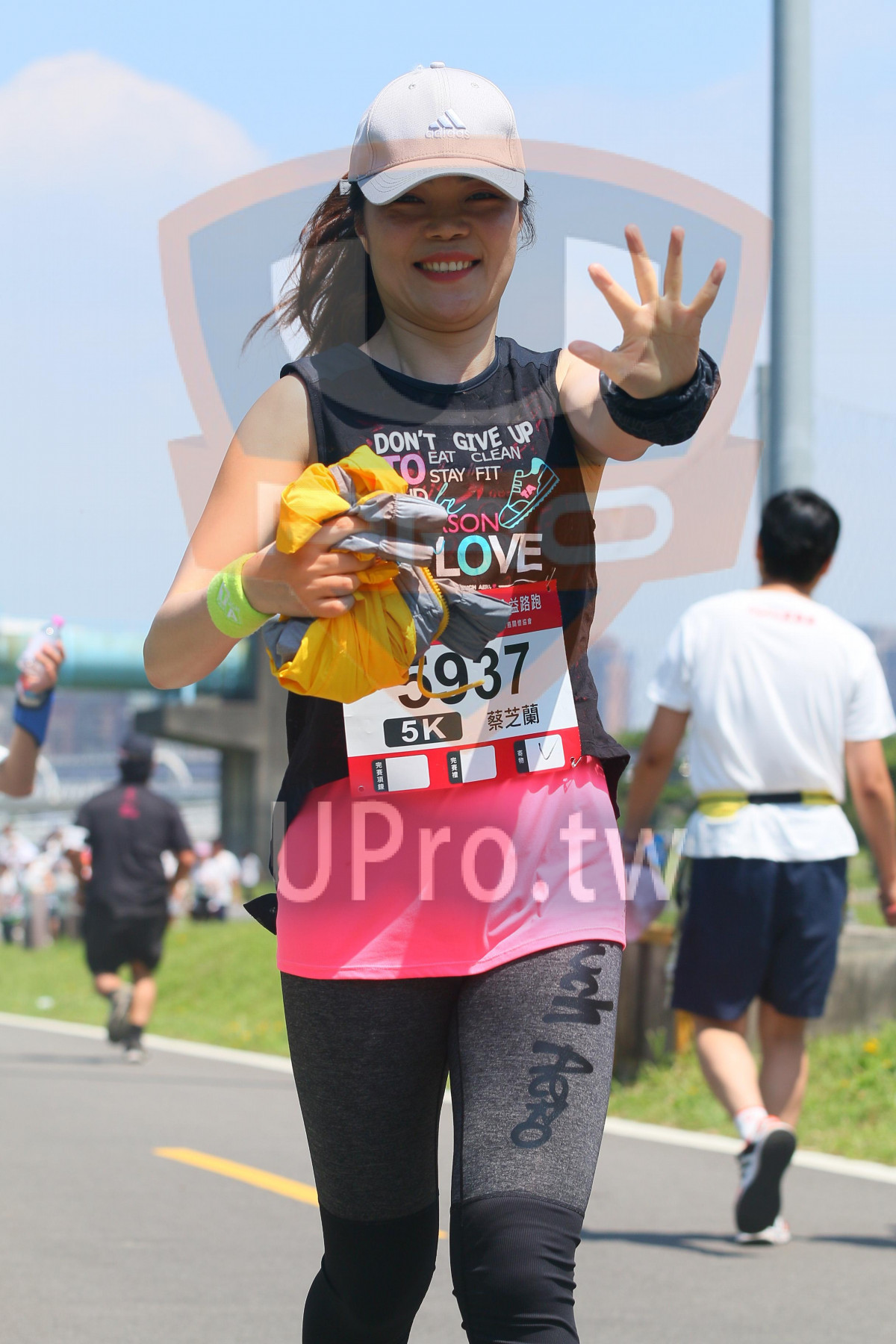 DON'T GIVE UP,EAT CLEAN,AY,FIT,ON,LOVE,,,3937,5K,,,|小碧潭公園附近-7|
