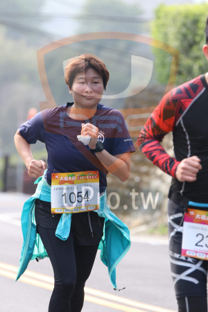 ()：吳住文,11KM健跑組女生組,1054